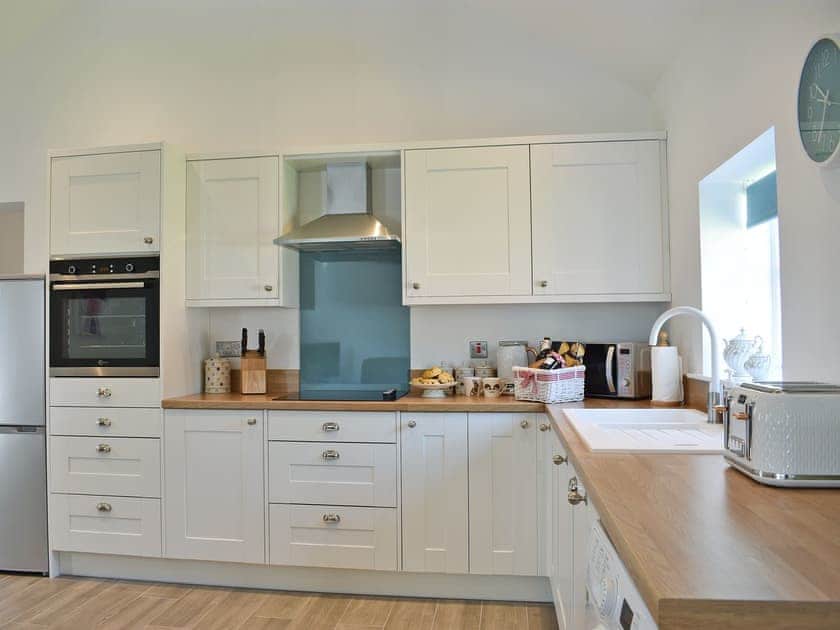 Kitchen | The Dairy - Chalet Farm Holidays, Langtoft, near Driffield