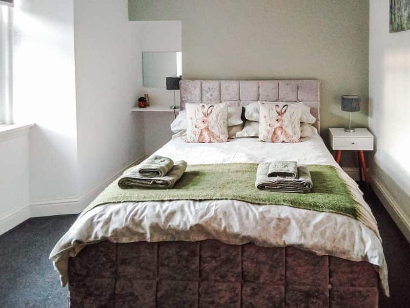 King sized bedroom  | Seafield Street, Cullen, near Buckie