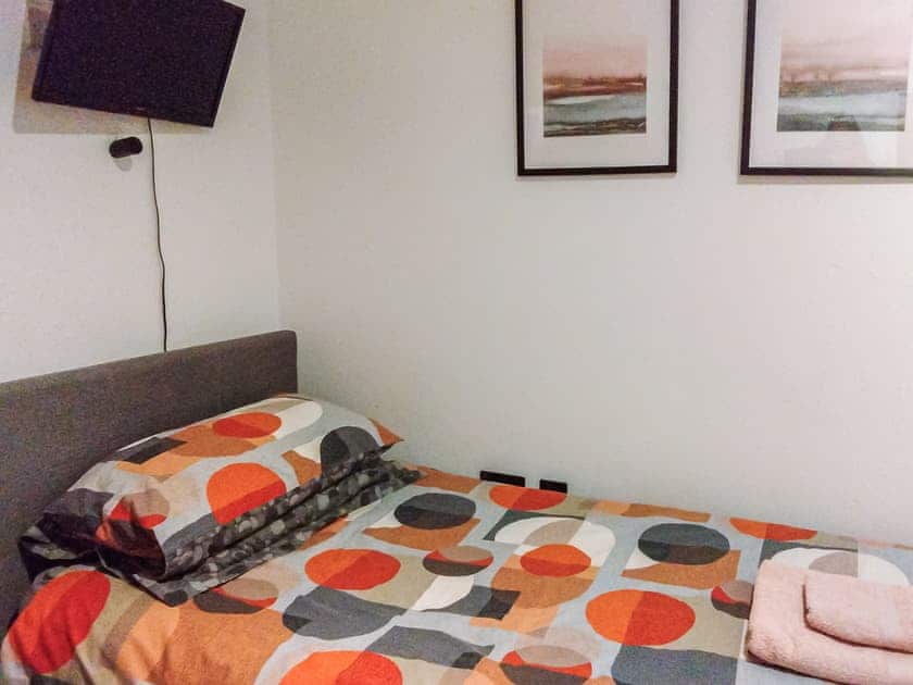 Twin bedroom | Seafield Street, Cullen, near Buckie