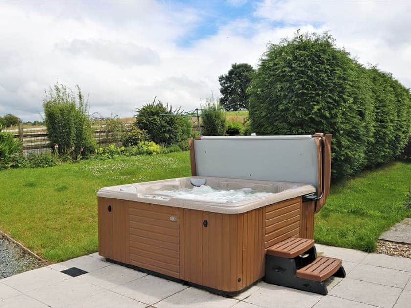 Relaxing hot tub with stunning views | Bryn Villa, Howey, near Llandrindod Wells