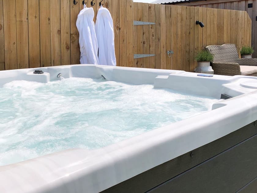 Hot tub | The Old Dairy - Ryehills Farm, Pickering