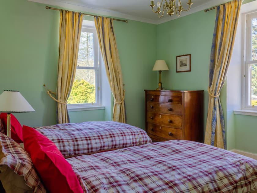 Characterful Twin bedroom | Dalnaglar Castle - Dalnaglar Castle And Cottages, Glenshee, Cairngorms