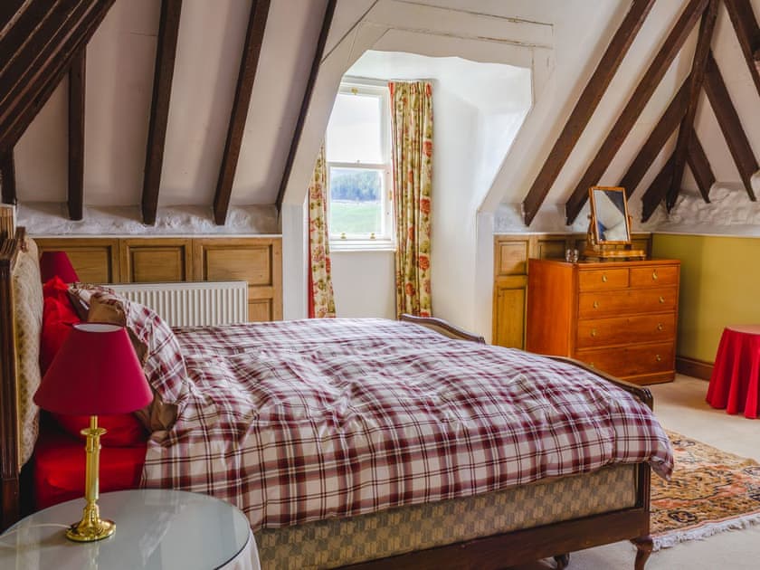 En-suite double bedroom | Dalnaglar Castle - Dalnaglar Castle And Cottages, Glenshee, Cairngorms