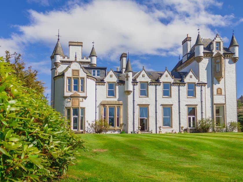 Stunning Fairy-tale castle | Dalnaglar Castle - Dalnaglar Castle And Cottages, Glenshee, Cairngorms