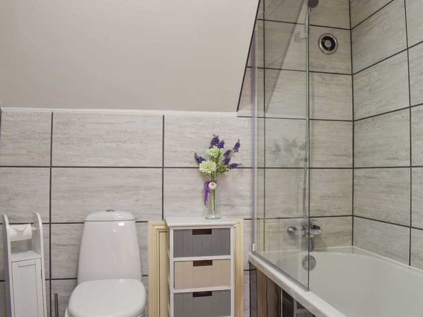 Bathroom | Hilltop Hideaway, Whitby
