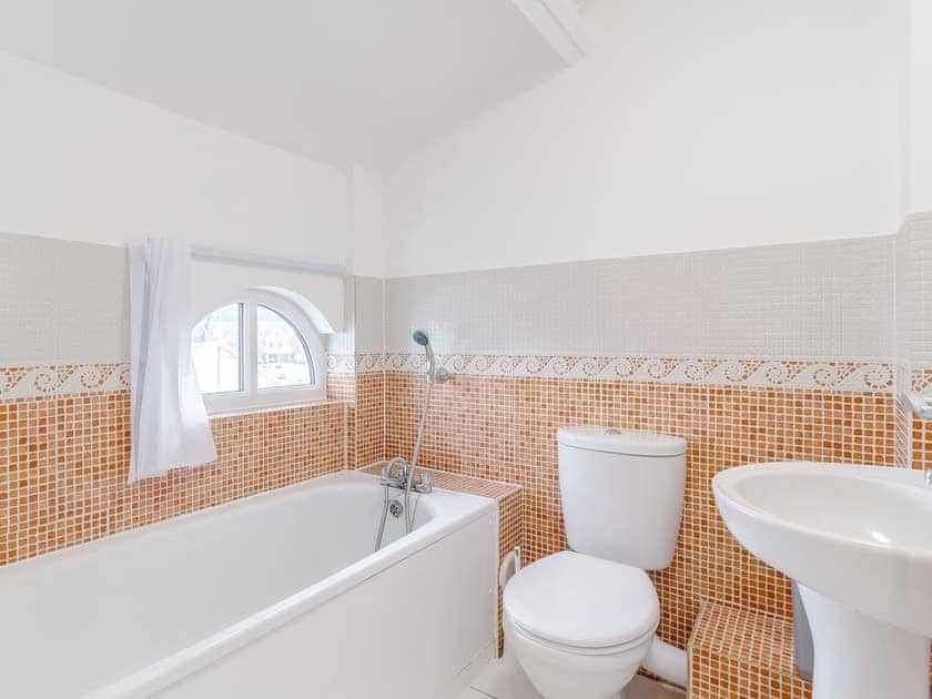 Bathroom | Jib Sail - The Sail Loft, Wroxham