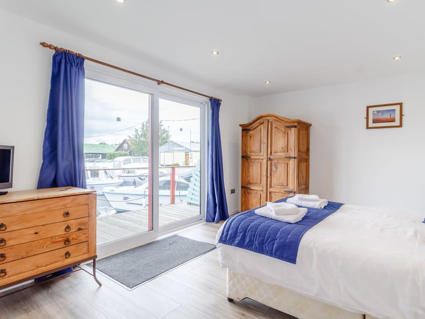 Double bedroom | Main Sail - The Sail Loft, Wroxham