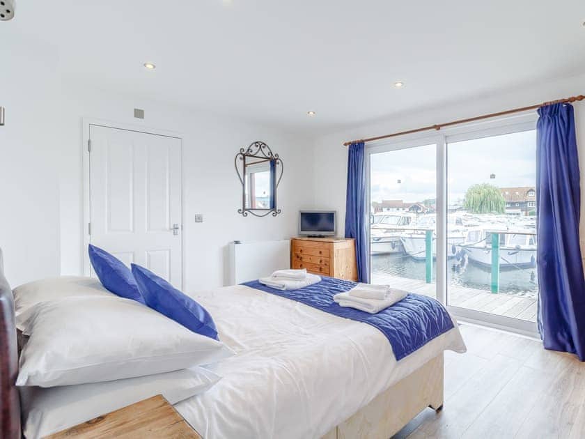 Double bedroom | Main Sail - The Sail Loft, Wroxham