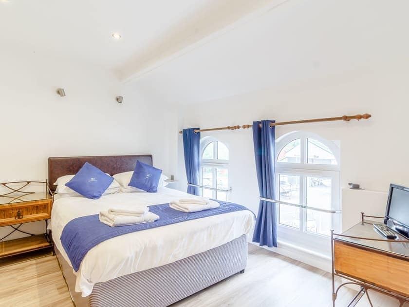 Double bedroom | Main Sail - The Sail Loft, Wroxham