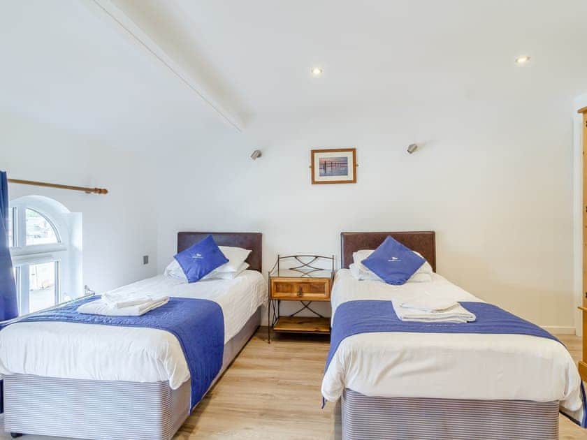 Twin bedroom | Main Sail - The Sail Loft, Wroxham