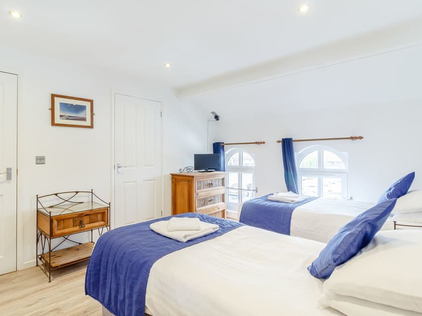 Twin bedroom | Main Sail - The Sail Loft, Wroxham