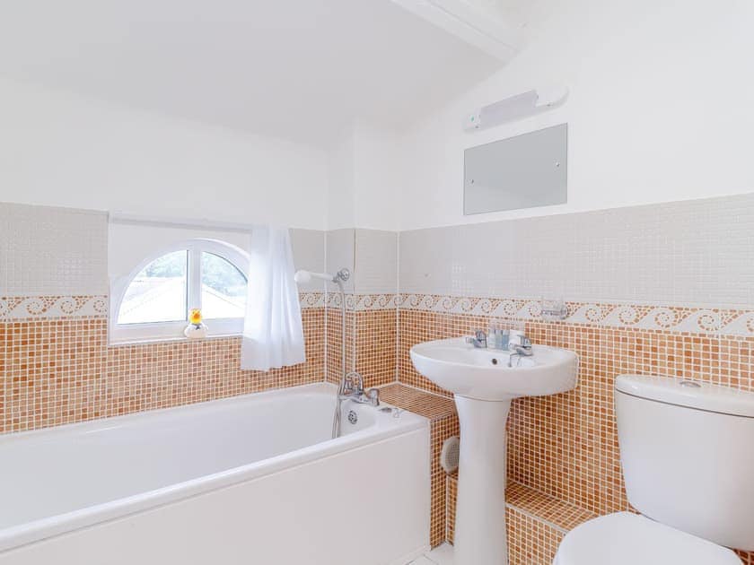 Bathroom | Main Sail - The Sail Loft, Wroxham