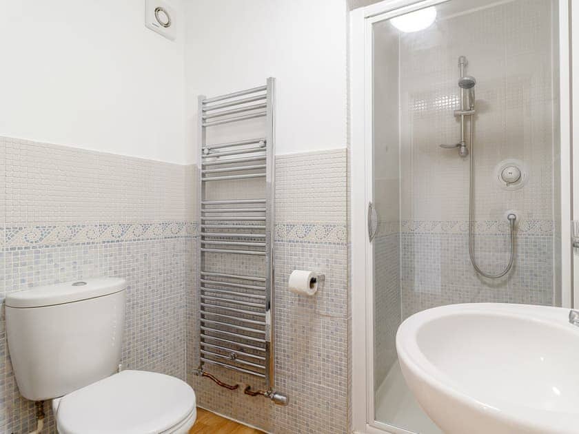 Shower room | Main Sail - The Sail Loft, Wroxham