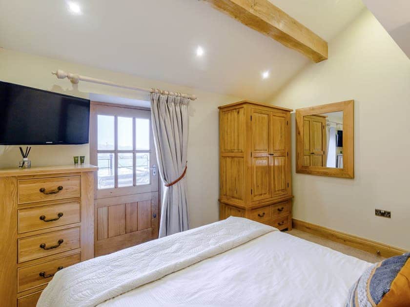 Double bedroom | Otter Tarn: Mungeon Barn - Otter Tarn, Backbarrow, near Newby Bridge