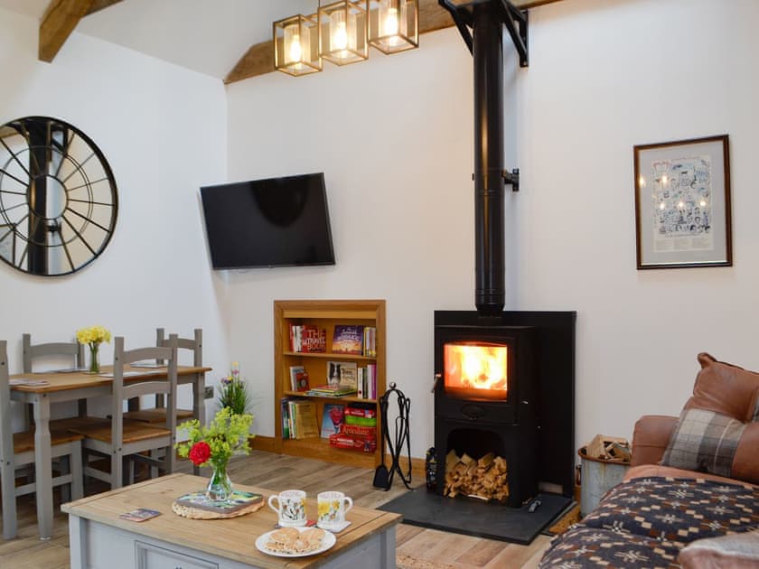 Living room/dining room | Sgubor Llwyndu, Betws, near Ammanford