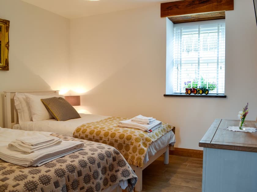Twin bedroom | Sgubor Llwyndu, Betws, near Ammanford