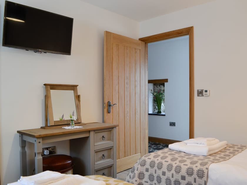 Twin bedroom | Sgubor Llwyndu, Betws, near Ammanford