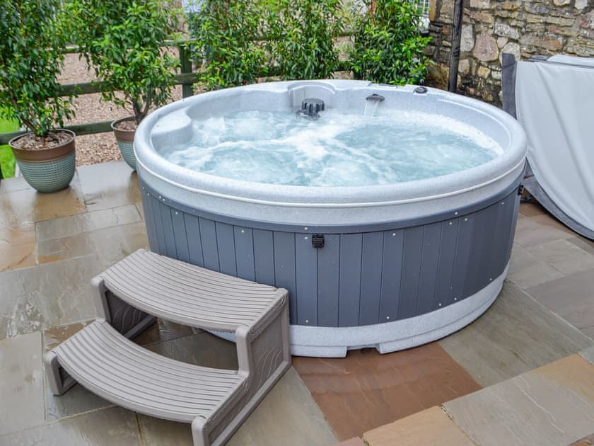 Hot tub | Sgubor Llwyndu, Betws, near Ammanford