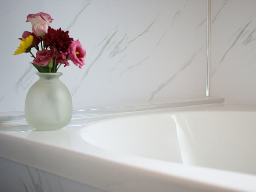 Modern bathroom with seperate shower cubicle | Lavender Cottage, Keswick