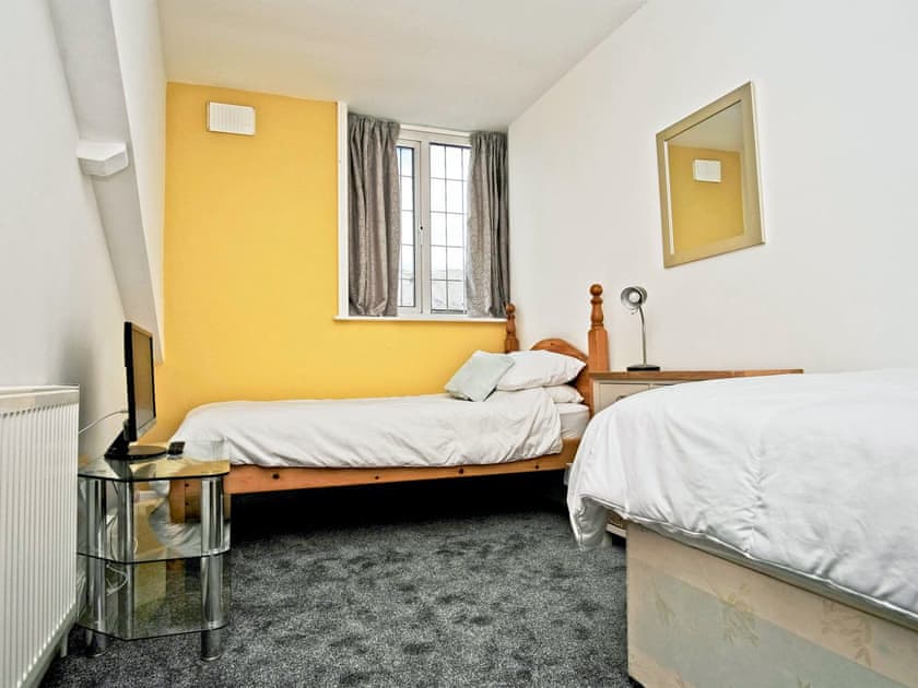 Twin bedroom | Cielo Alto, Scarborough