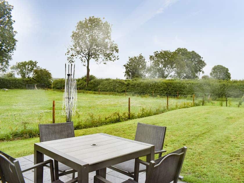 Garden | Hayleaze Farm Holiday Cottage, Malmesbury, Wiltshire