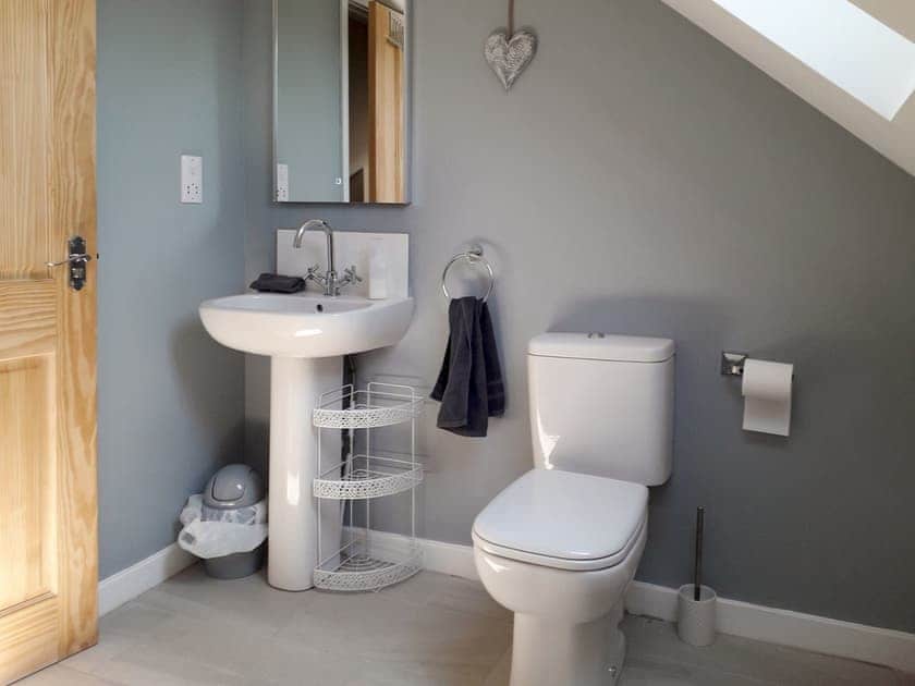 Bathroom | Heron’s Nest, Bourton-on-the-Water