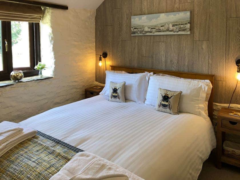 Double bedroom | Cider Press Cottage, Fowey