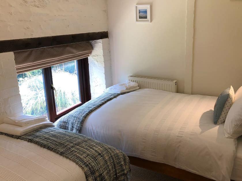 Twin bedroom | Cider Press Cottage, Fowey