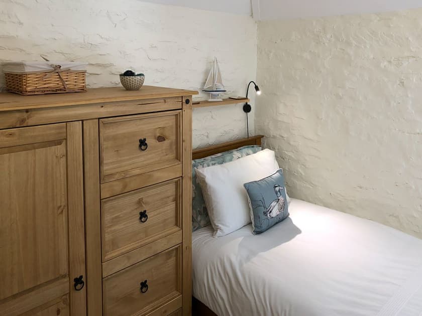 Twin bedroom | Cider Press Cottage, Fowey