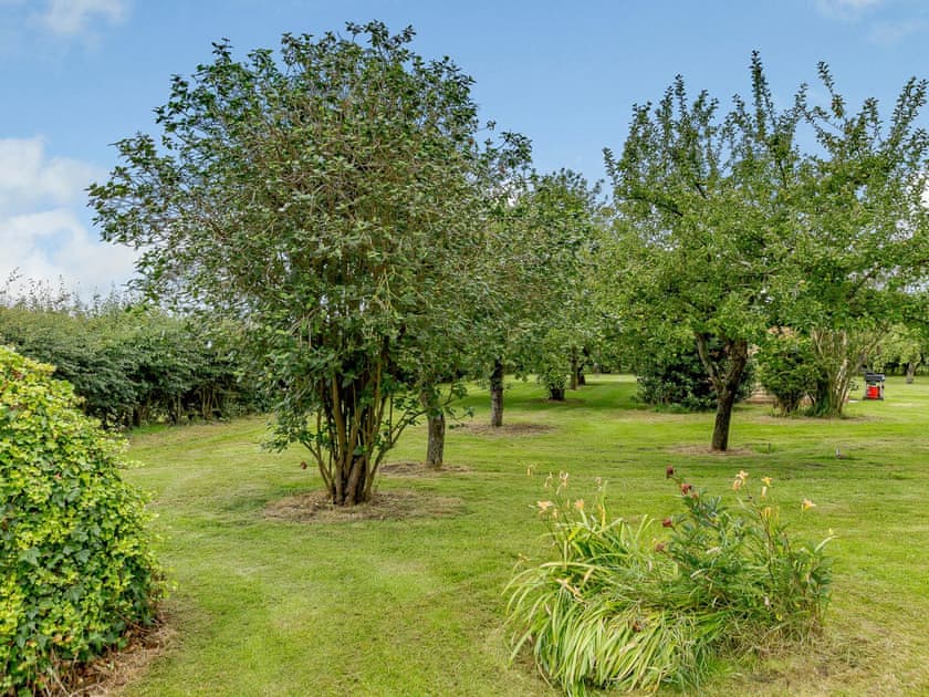 Garden and grounds | Miller’s Retreat - Windmill Barns, Heapham, near Gainsborough