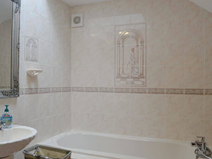 Bathroom | Carter’s Rest - Llwyn Ffynnon, Y Ffôr, near Pwllheli