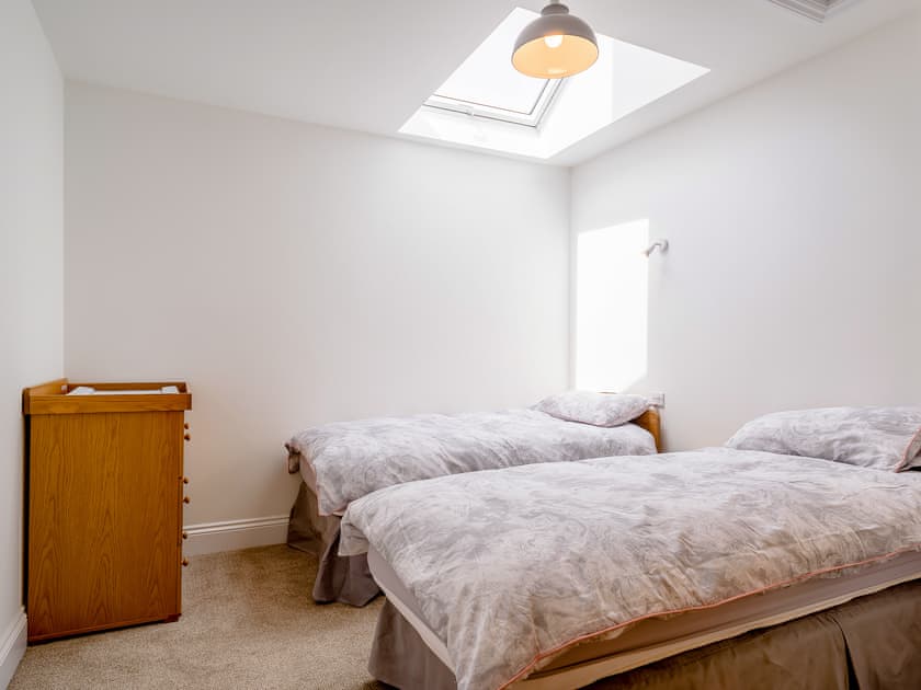 Normally a Superking bed but this Twin bedroom is available on request  | Beachside - Yardley House, Downderry and Seaton, near Looe