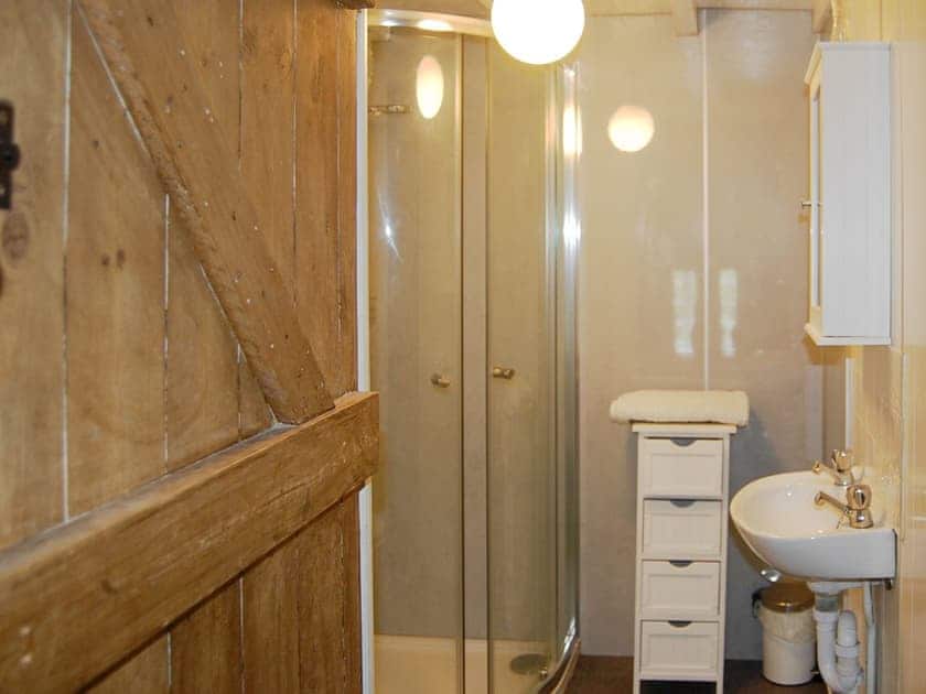Shower room | Shire Cottage - Leashaw Farm, Whatstandwell, near Matlock