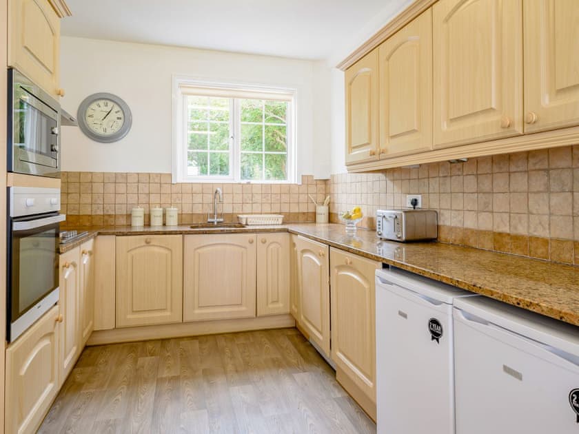 Kitchen | On The Beach - Yardley House, Downderry and Seaton, near Looe