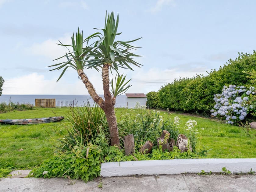 Garden | On The Beach - Yardley House, Downderry and Seaton, near Looe