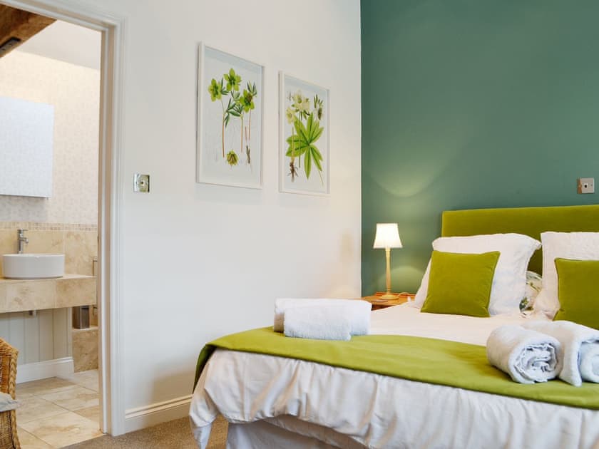 Double bedroom | The Cottage, Prestbury, near Cheltenham