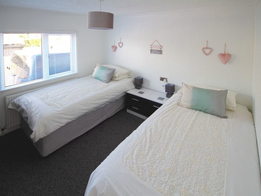 Twin bedroom | Lazy Daize, St Merryn, near Padstow