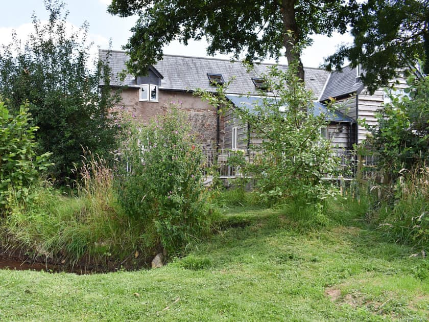 Fair Maid rear view - grass area not included with accomodation.  | Fair Maid - Glimsters Farm Holiday let, Kentisbeare, Cullompton