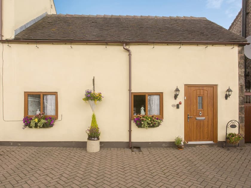 Exterior | Hippo’s Rest, Harriseahead
