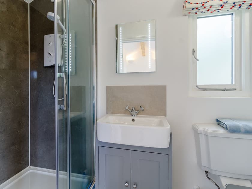 En-suite | 42 Temple End, Blakeney