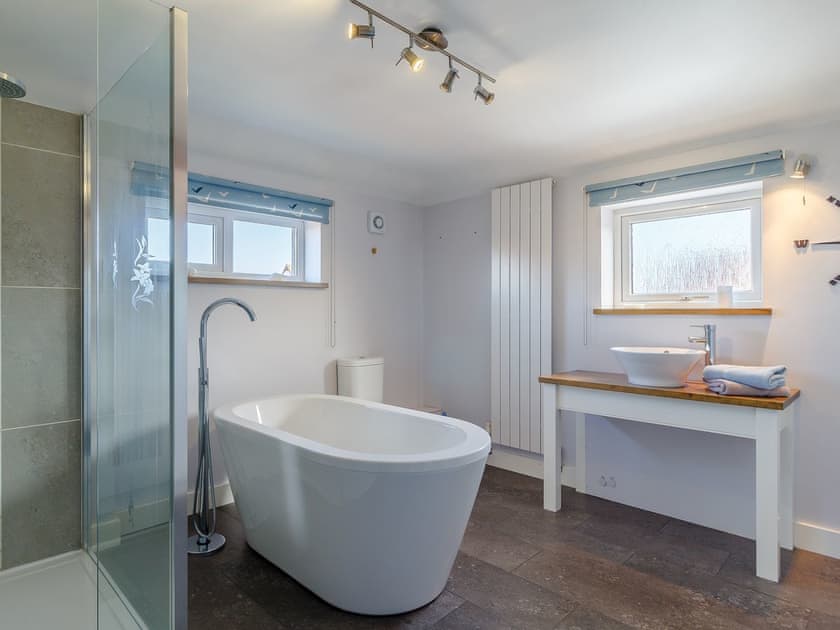 Bathroom | 42 Temple End, Blakeney