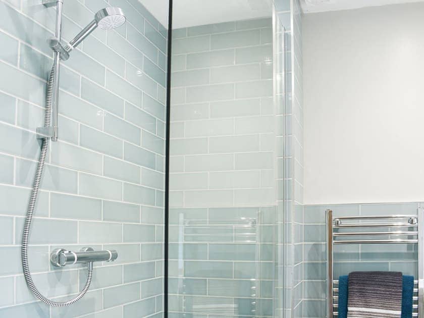 En-suite | Lane End Cottage, Upleatham, near Saltburn-by-the-Sea