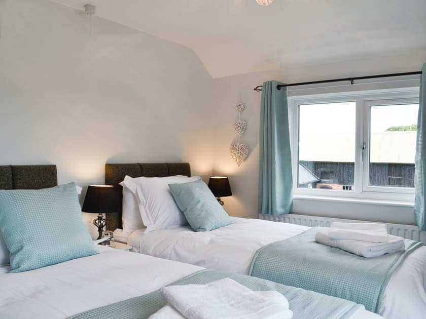 Twin bedroom | Hillside Cottage, Willington, near Whitchurch