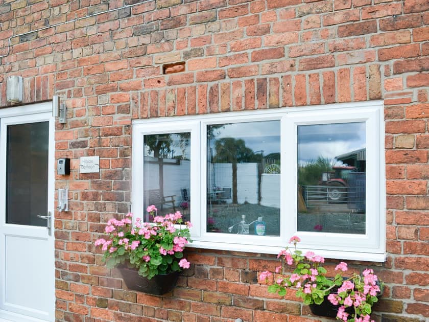 Exterior | Hillside Cottage, Willington, near Whitchurch