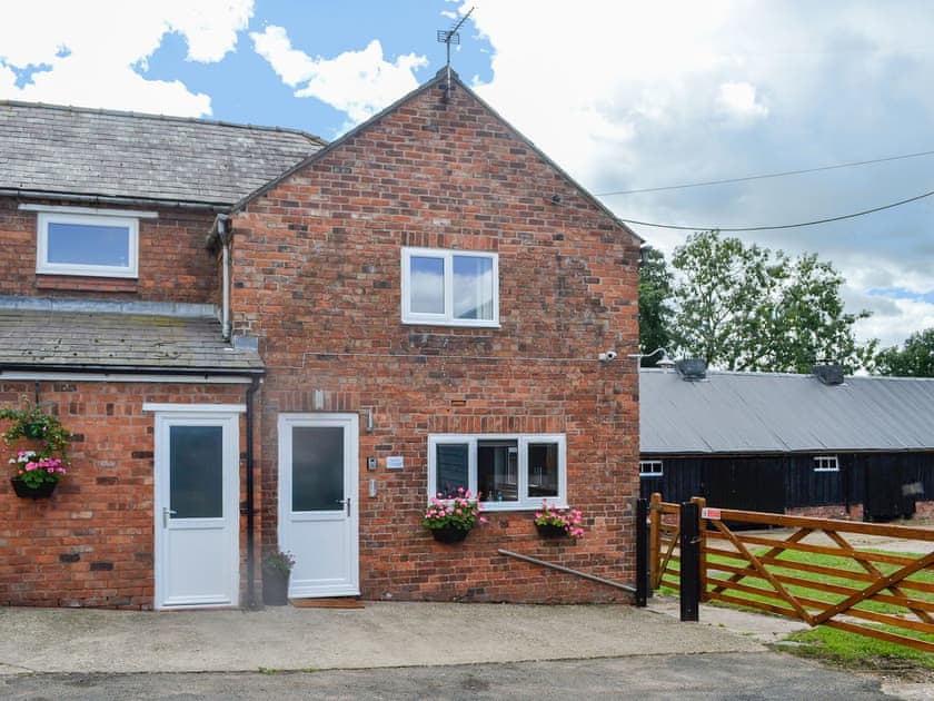 Exterior | Hillside Cottage, Willington, near Whitchurch