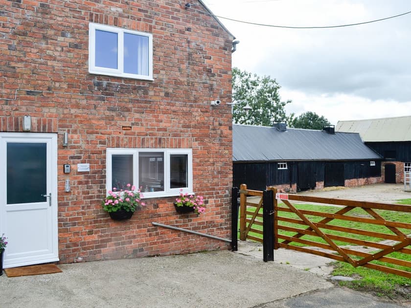 Exterior | Hillside Cottage, Willington, near Whitchurch
