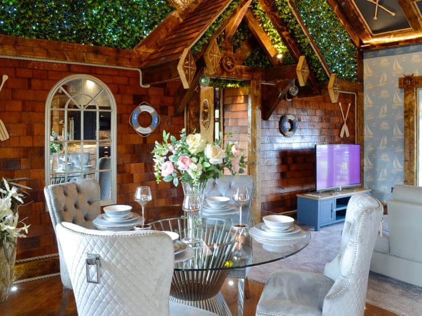 Dining Area | Tennox Boathouse - Tennox Farm, Kilbirnie
