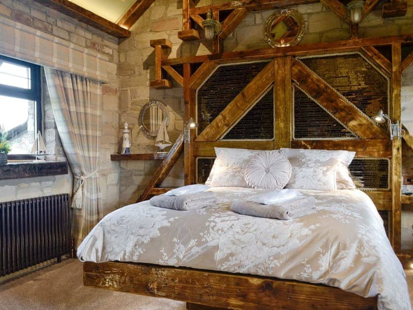 Double bedroom | Tennox Boathouse - Tennox Farm, Kilbirnie