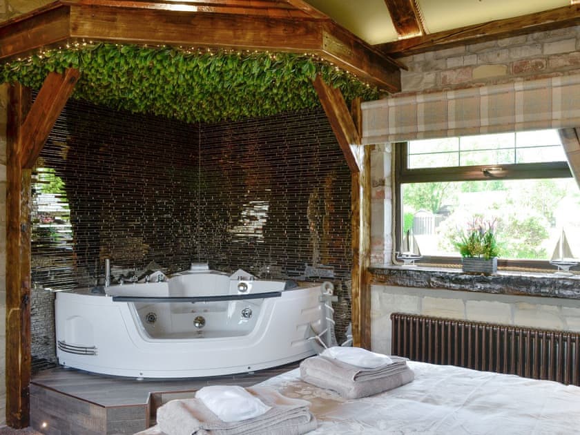 Double bedroom | Tennox Boathouse - Tennox Farm, Kilbirnie
