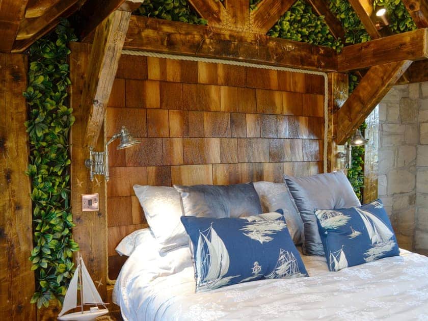 Double bedroom | Tennox Boathouse - Tennox Farm, Kilbirnie